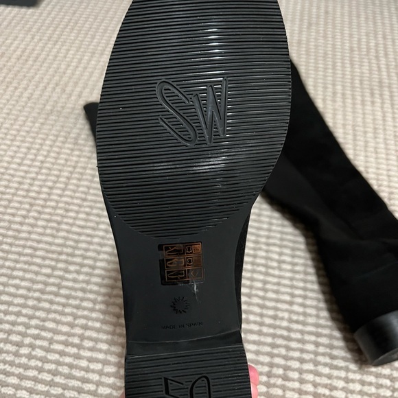 Never Worn Stewart Weizmann 50/50 suede boots in black. Size 8 - Picture 2 of 4